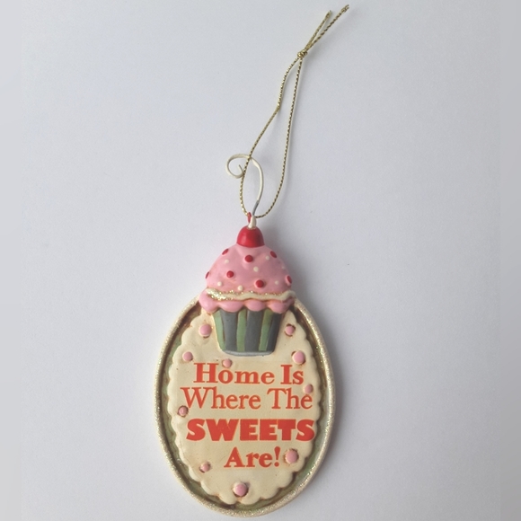 Cupcake Ornament - Picture 2 of 4